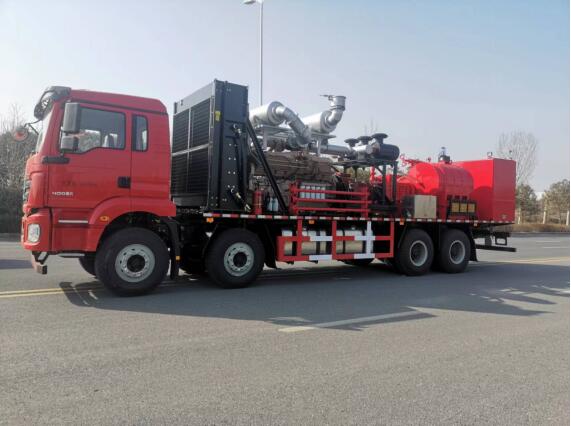 YLC2000型壓裂車